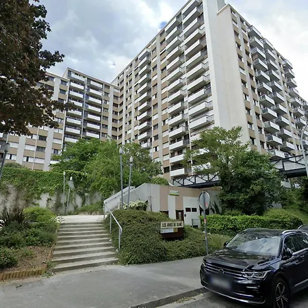Vue Sur Paris, Centre *